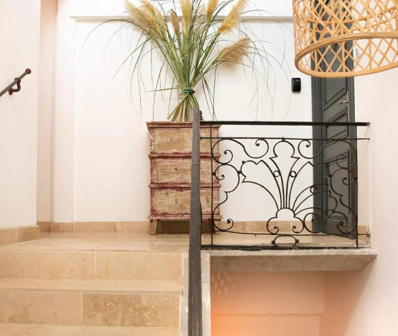 Appt Lumineux Dans Bel Immeuble Hp Les Oliviers 3 Διαμέρισμα Αρλ